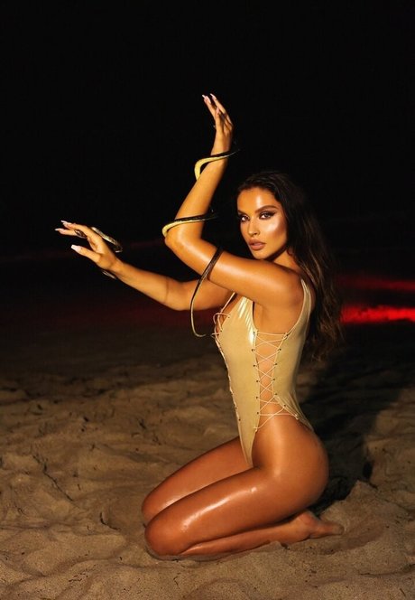 Oriola Marashi linda estrella imágenes