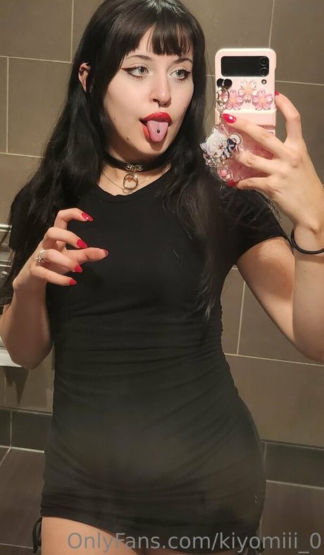 kiyomiii 0 estrella atractiva foto