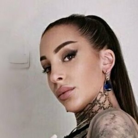 French Twitch modelo hermosa galería