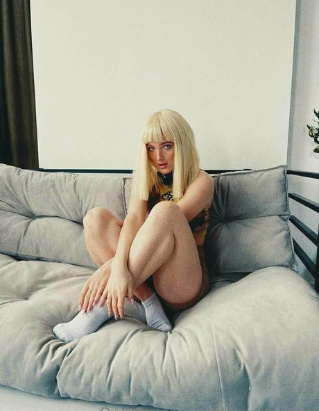 elara moonq modelo desnuda foto