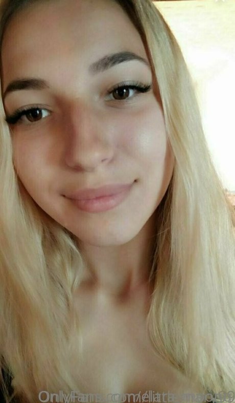 elara moonq buena estrella porno imagen