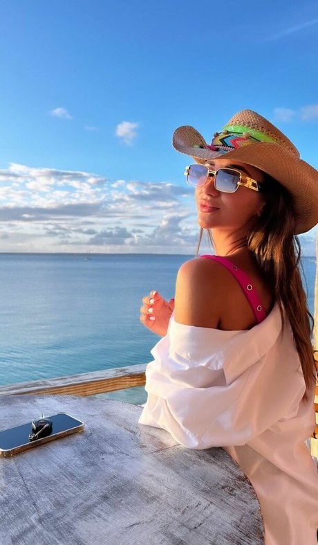 Marina Rebediuk modelo exclusivo foto