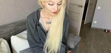 skinny tyan bonita modelo fotos