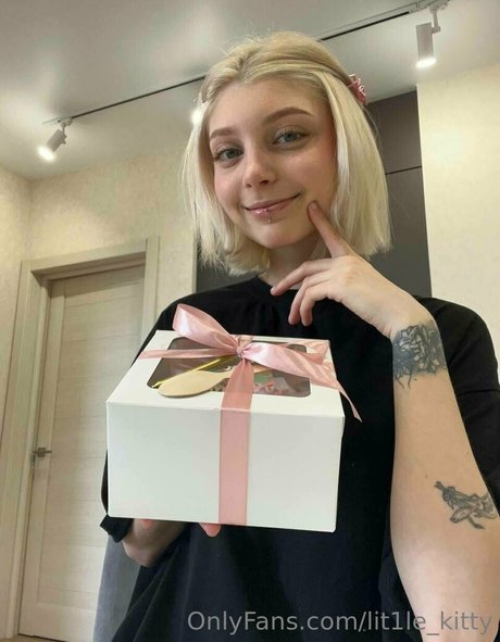 Lit1le Kitty_ actriz de arte imágenes