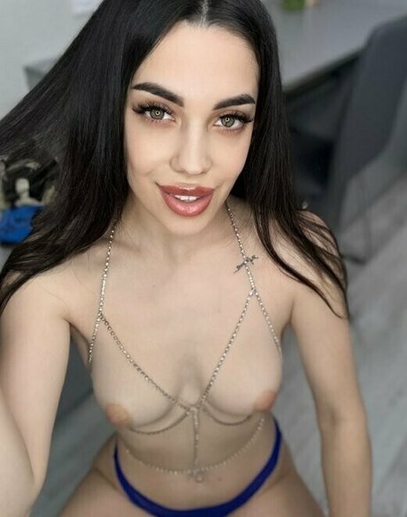 trío en la piscina onlyfans gratis de alta calidad foto