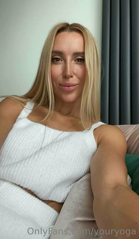 youryoga actriz adulta galerías