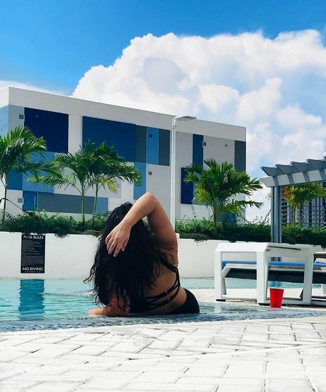 Ilianna modelo desnudos galería