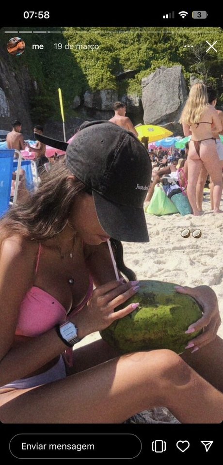 Julia Carneiro modelo fotos