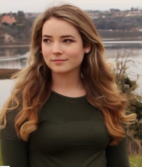 Goodnight Moon estrella porno atractiva fotos