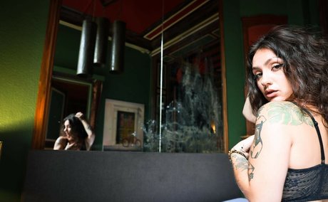 Deeperse estrella erótica foto