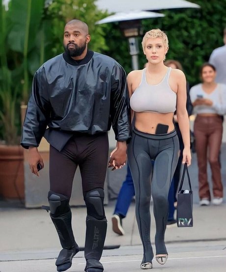 Bianca Censori arte estrella porno imágenes