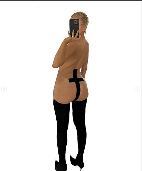 Bianca Censori actriz de arte imagen