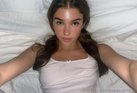 stepdaughter18 modelo erótico archivo