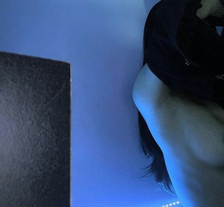 meow dilyara estrella exclusiva foto