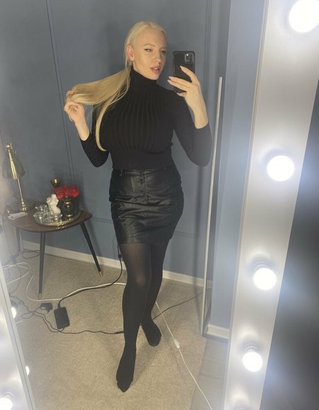 Sigal Acon modelo erótico foto