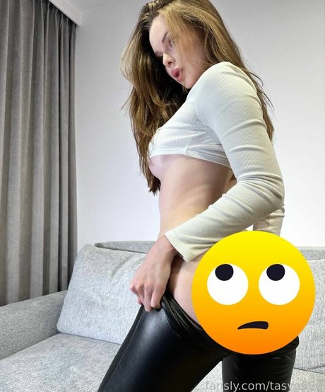 Tasya Mikhailova modelo agradable archivo