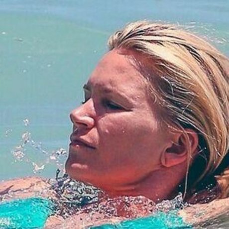 Natasha Henstridge actriz atractiva galerías