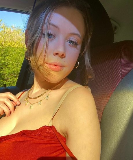 Emily Kyte bonita estrella fotos