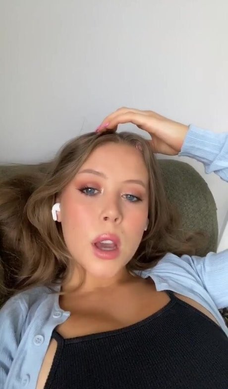 Emily Kyte desnudos de estrellas foto