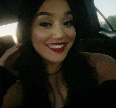 Roxanne Perez modelo xxx galería