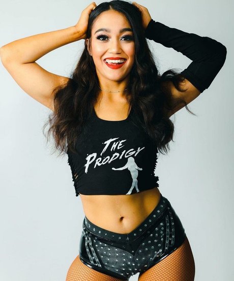 Roxanne Perez modelo hermosa imagen