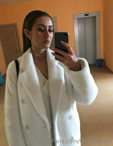 veryniceice modelo adulto foto