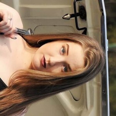 unujewel bonita estrella porno foto