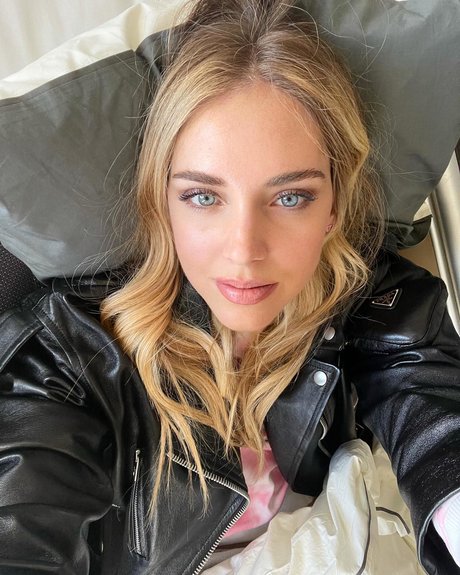 Chiara Ferragni modelo porno foto
