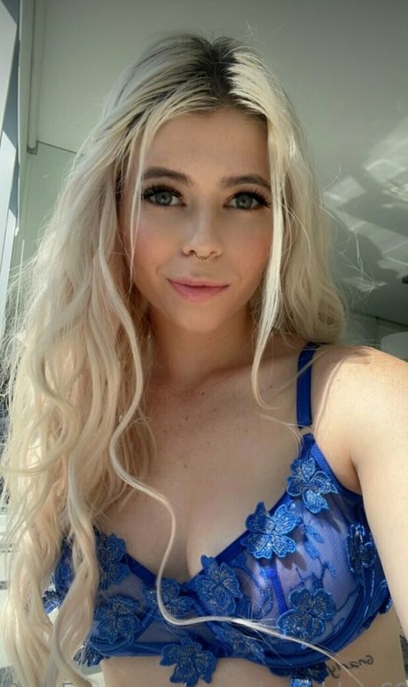 youngnsexy18 modelo hd galerías