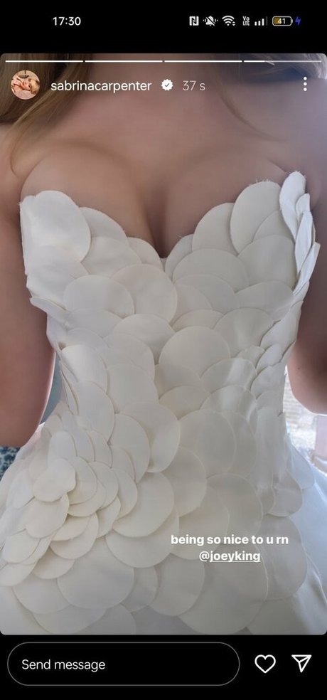 Joey King modelo desnudo galerías