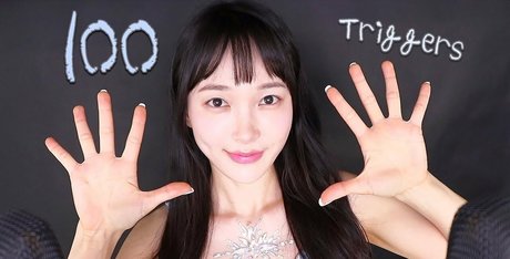 Eunzel ASMR modelo erótico foto