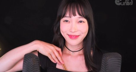 Eunzel ASMR modelo hd foto