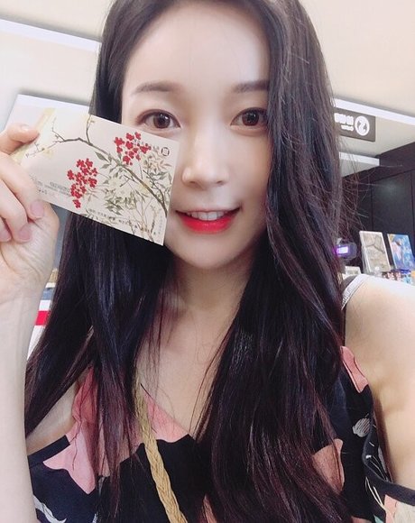 Eunzel ASMR estrella erótica fotos