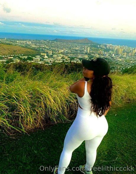 freelilthiccckk hermosa modelo imágenes