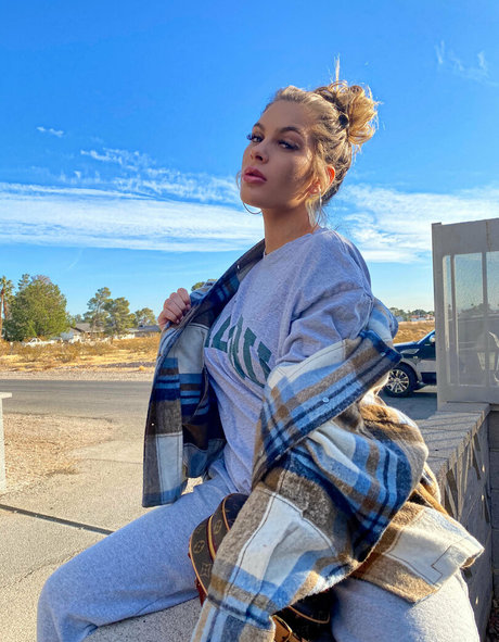 mikahl estrella porno desnuda foto