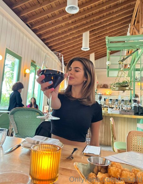 mikahl estrella porno exclusiva imágenes