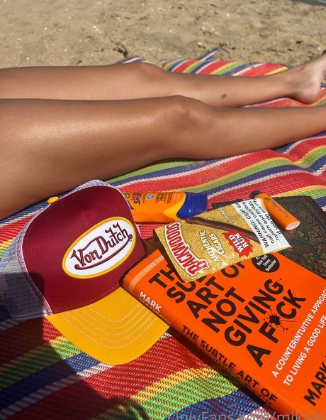 mikahl modelo adulto foto