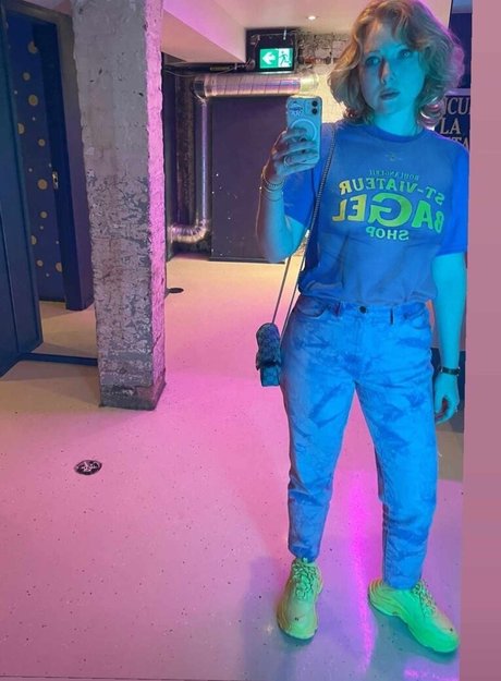 Molly Quinn hermosa estrella imagen