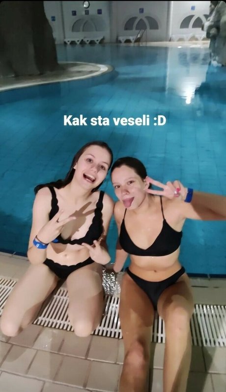 Laura Petrinec modelo desnuda archivo