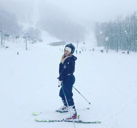 Oksana Mishyna hermosa estrella foto