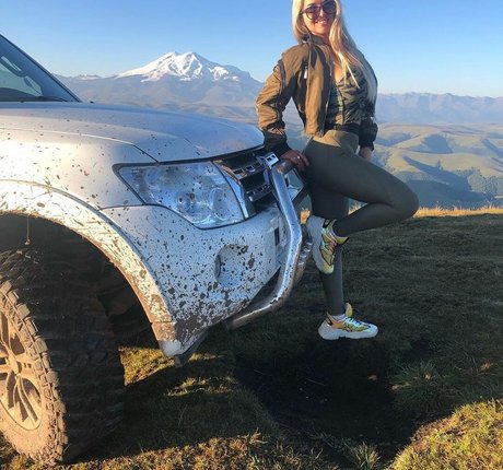 Oksana Mishyna buen modelo galerías