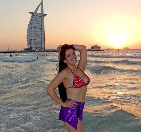 Oksana Mishyna modelo desnudo galerías