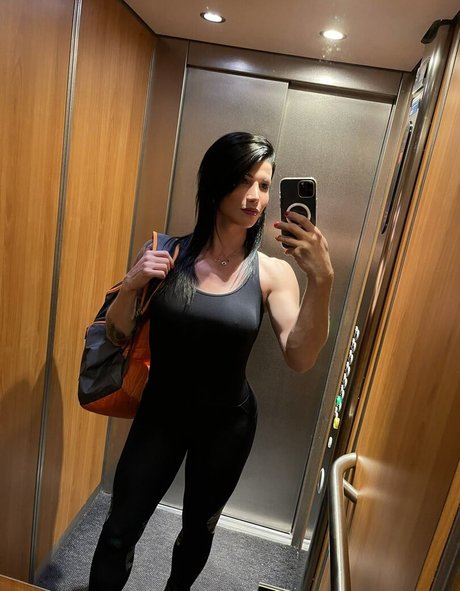 Victoria Carvalho estrella erótica galerías