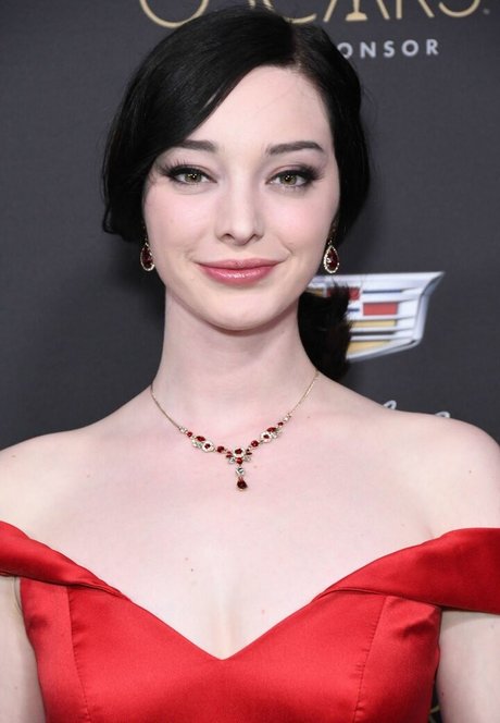 Emma Dumont estrella de alta calidad archivo