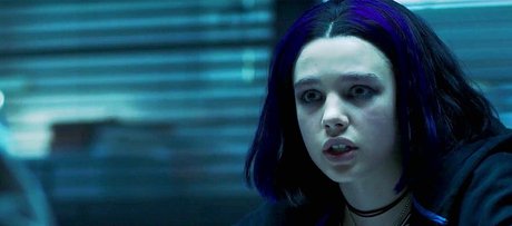 Teagan Croft hermosa modelo archivo