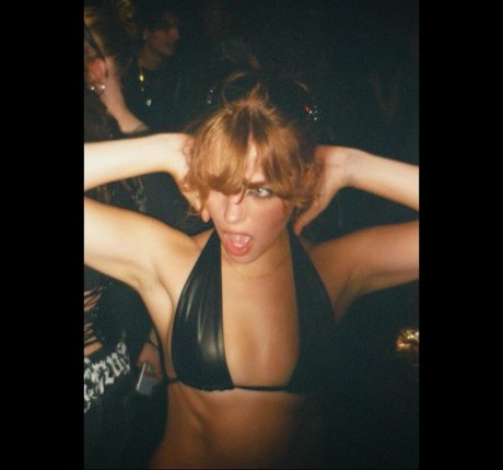 Teagan Croft modelo gratis imagen