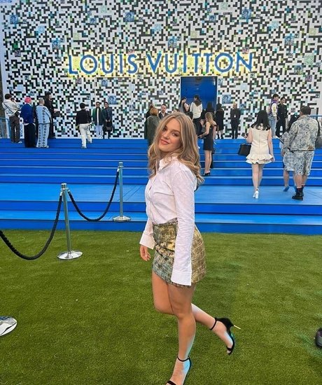 Teagan Croft estrella porno atractiva galería