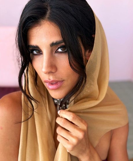 Estela Cruz modelo caliente foto