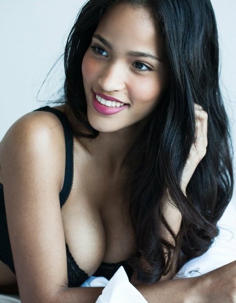 Jinna Cabrera modelo superior imágenes