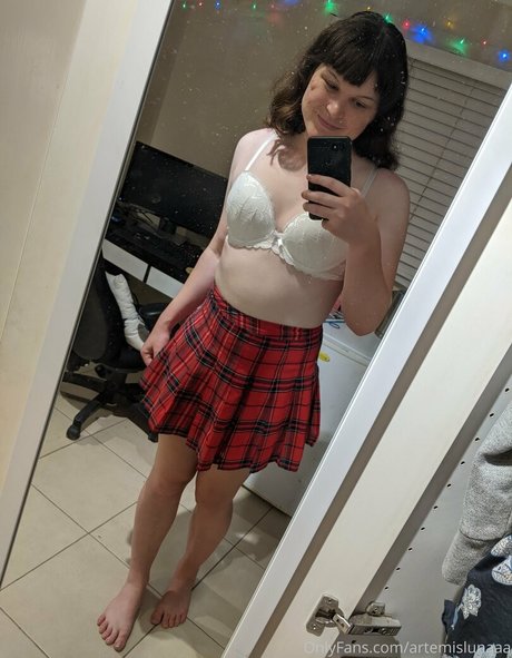 artemislunaaa actriz de desnudos archivo